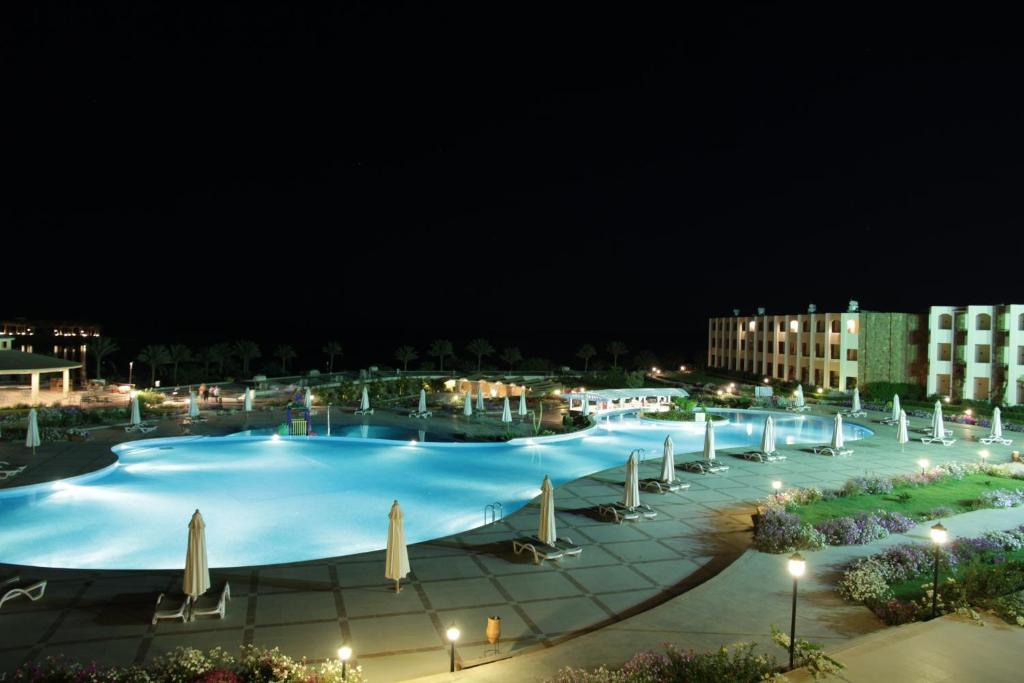 Royal Brayka Beach Resort Abu Dabab Exterior photo